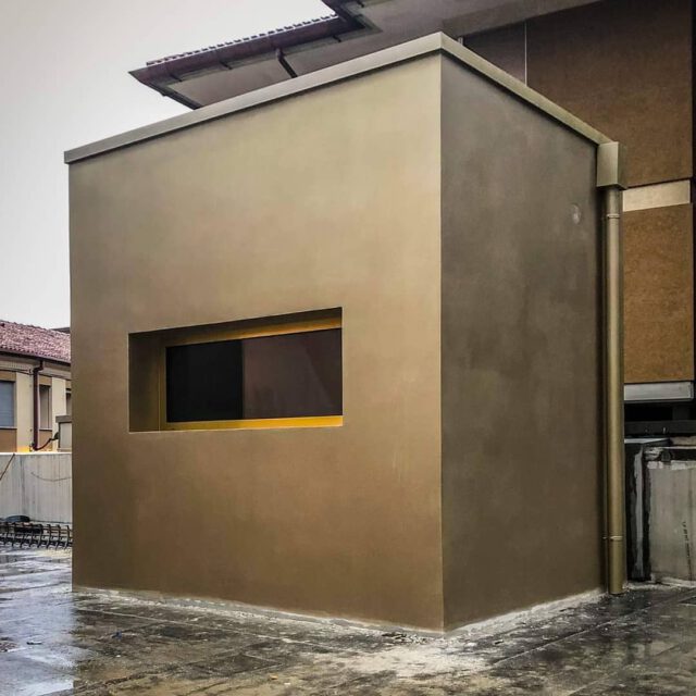 #garibaldi10
Strano elemento sul tetto. 
Chissà?
.
.
.
#agnesedesign #design #art #architecture #project #planning #workinprogress #edilizia #building #italy #madeinitaly #interiordesign #arte #artwork #archilovers #luxury #arredamentointerni #forniture #fornituredesign #tessile #handmade